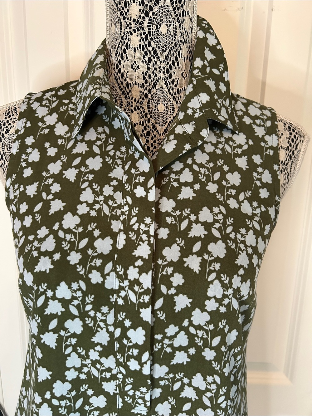 Cabi Keepsake blouse 3614 size XS - Picture 4 of 13